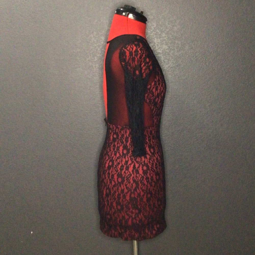 Mesh and lace dress - Picture 3 of 14